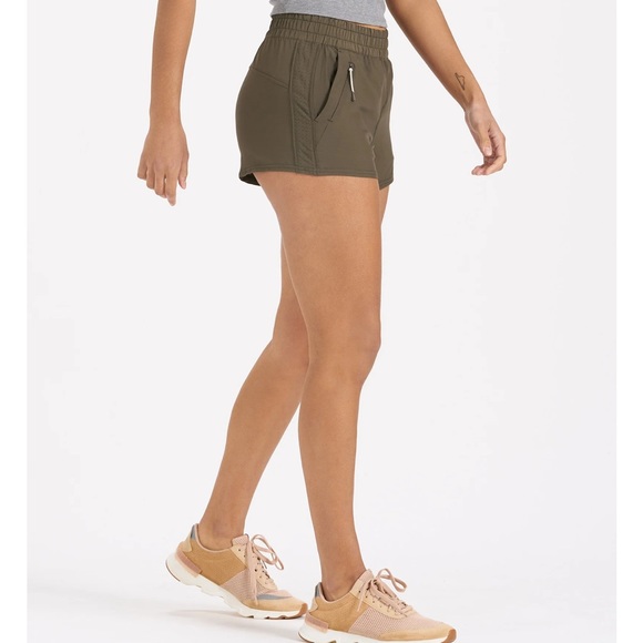 Vuori Dash Shorts NWT - Picture 6 of 7